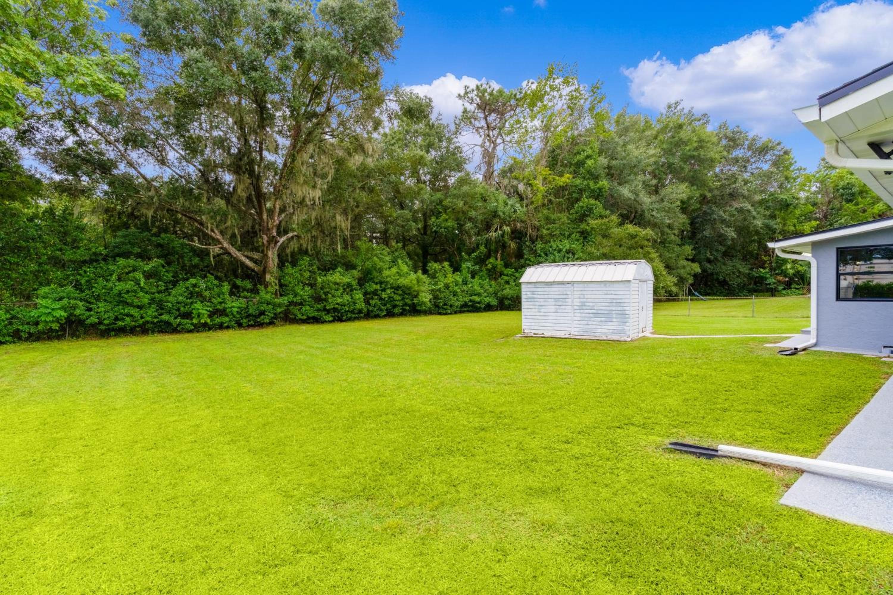 Dog-Friendly! Updated Cottage with Washer and Dryer