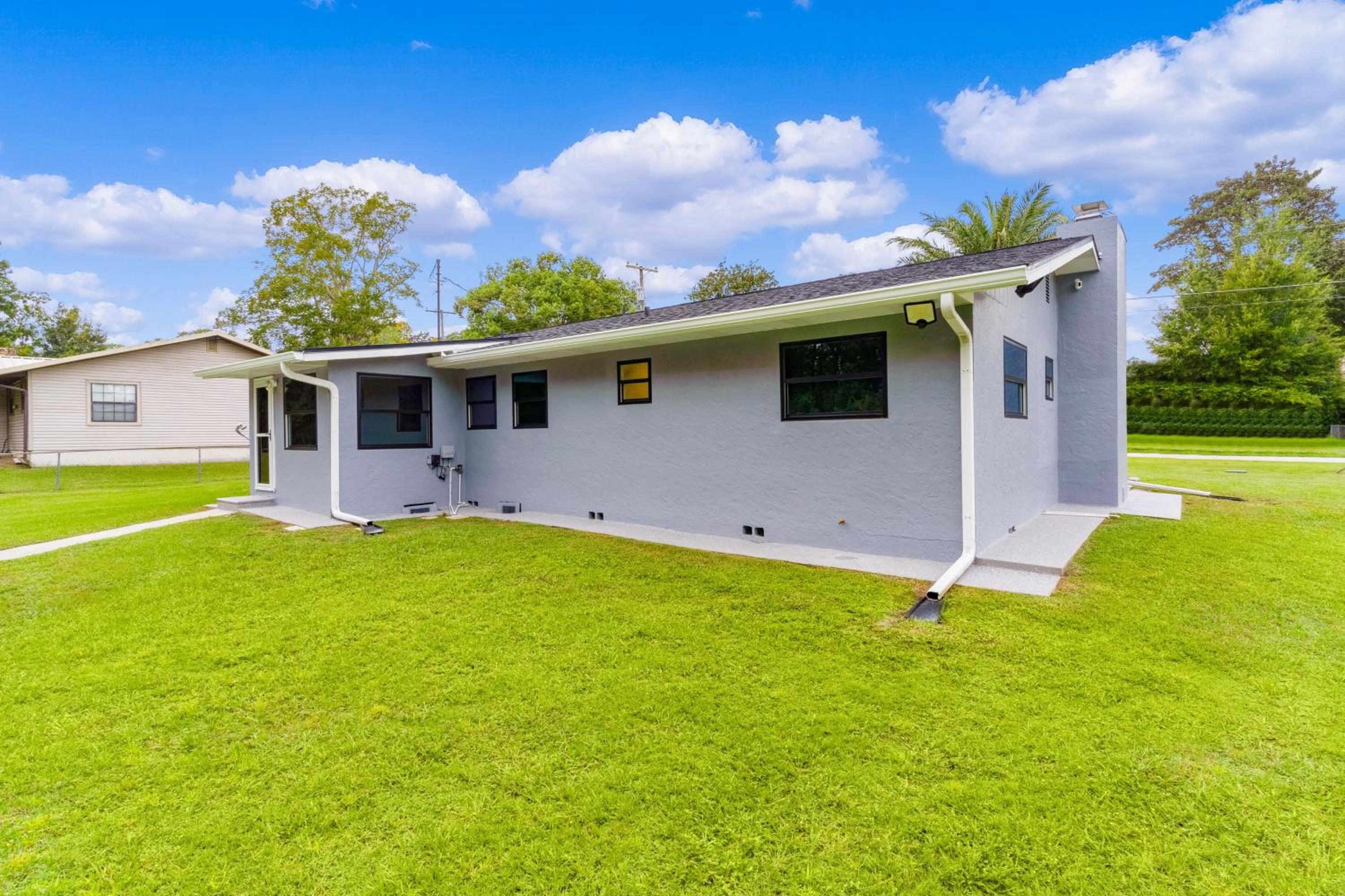Dog-Friendly! Updated Cottage with Washer and Dryer