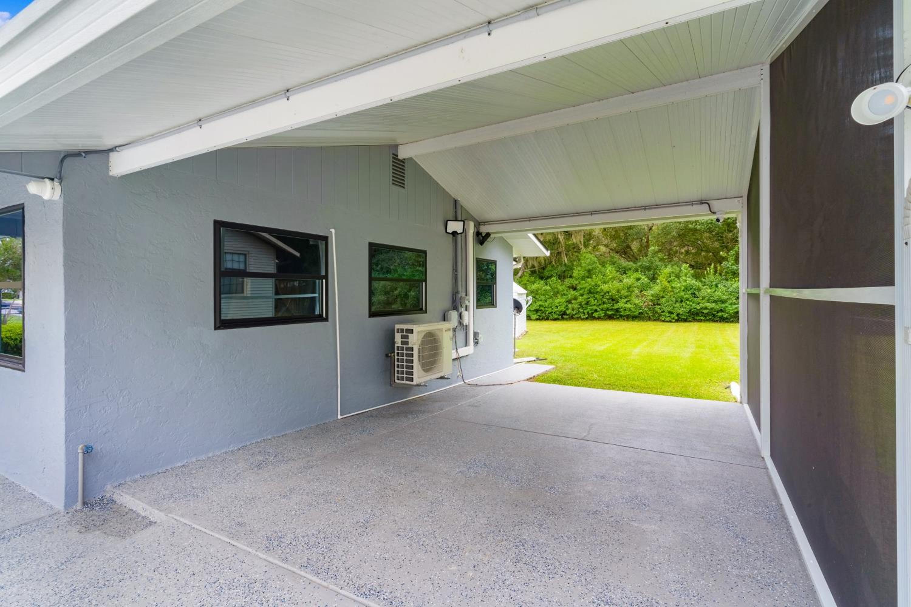Dog-Friendly! Updated Cottage with Washer and Dryer