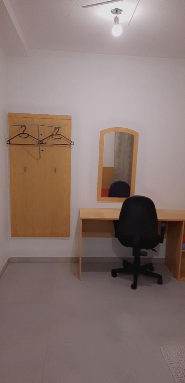 Halle, TOP -PREISE, große 79 qm SD FeWo, EG, wahlweise mit 1- 3 DZ, inklusiv TV Lounge, Küche, Bad WC Einfach und gut, Langzeitmieter VB Preise