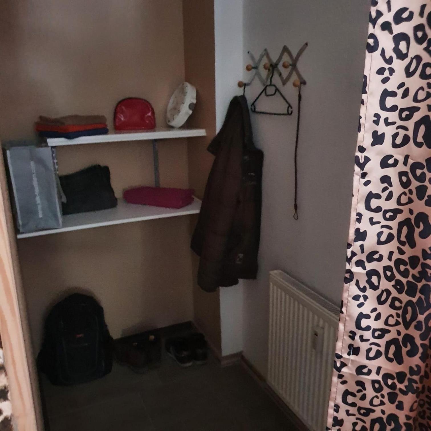 Halle, TOP -PREISE, große 79 qm SD FeWo, EG, wahlweise mit 1- 3 DZ, inklusiv TV Lounge, Küche, Bad WC Einfach und gut, Langzeitmieter VB Preise
