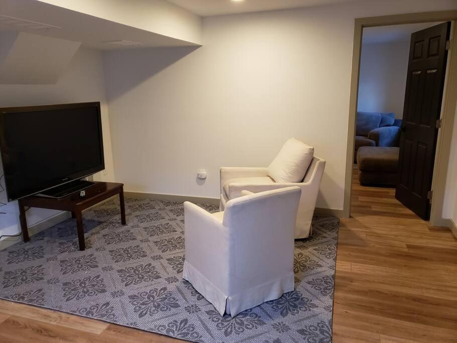 Luxurious Bozeman Villa with River access, near the famous Bozeman Hot Springs