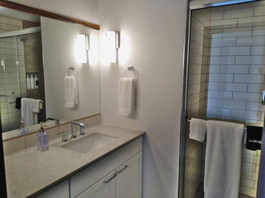 Luxurious Bozeman Villa with River access, near the famous Bozeman Hot Springs
