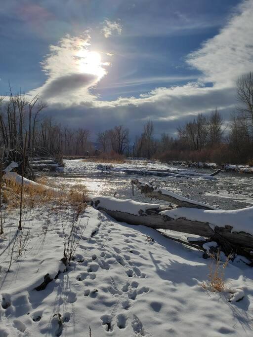Luxurious Bozeman Villa with River access, near the famous Bozeman Hot Springs