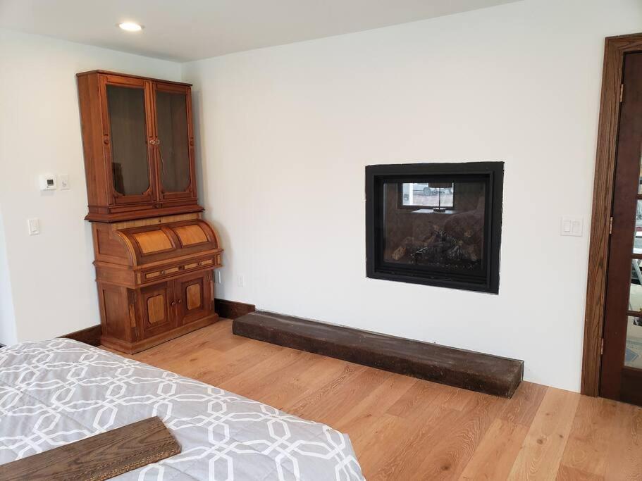 Luxurious Bozeman Villa with River access, near the famous Bozeman Hot Springs