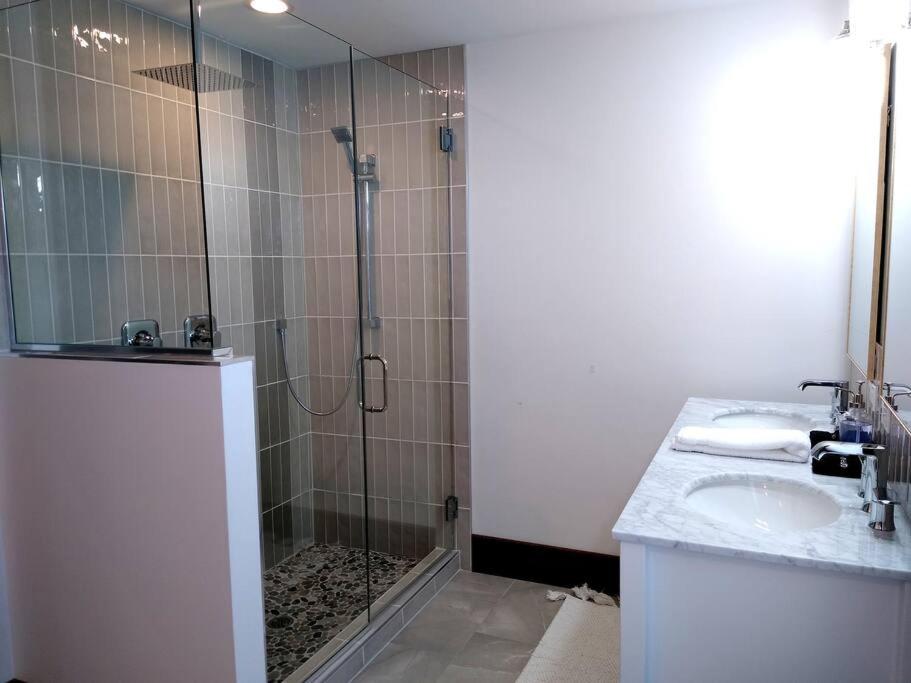 Luxurious Bozeman Villa with River access, near the famous Bozeman Hot Springs