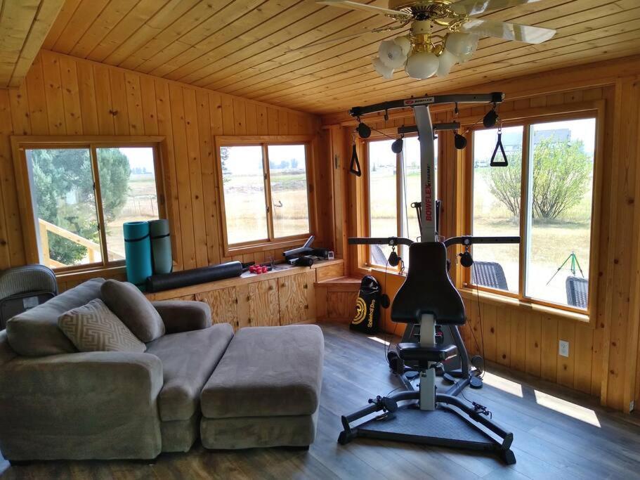 Luxurious Bozeman Villa with River access, near the famous Bozeman Hot Springs