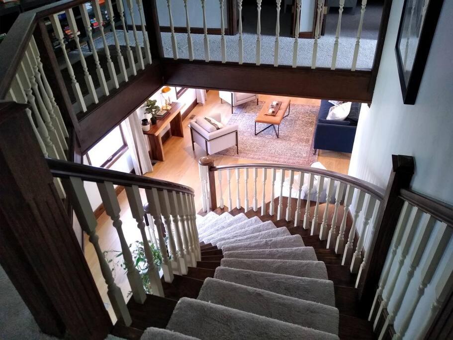 Luxurious Bozeman Villa with River access, near the famous Bozeman Hot Springs