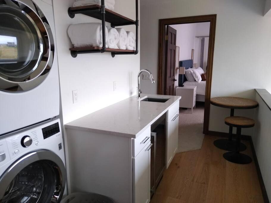 Luxurious Bozeman Villa with River access, near the famous Bozeman Hot Springs