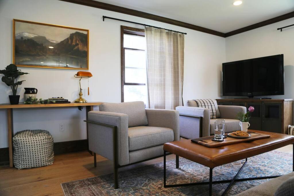 Luxurious Bozeman Villa with River access, near the famous Bozeman Hot Springs