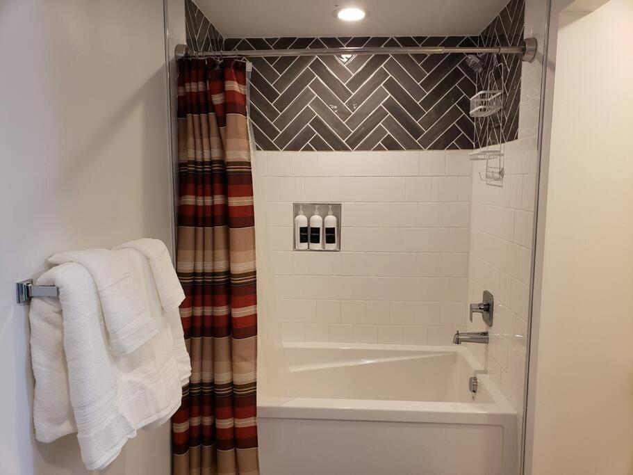 Luxurious Bozeman Villa with River access, near the famous Bozeman Hot Springs