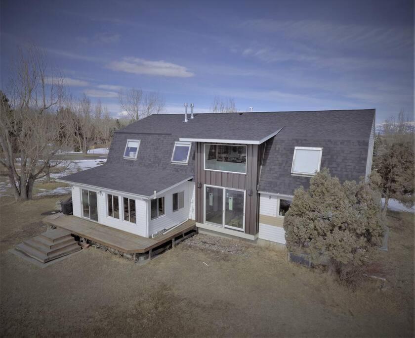 Luxurious Bozeman Villa with River access, near the famous Bozeman Hot Springs