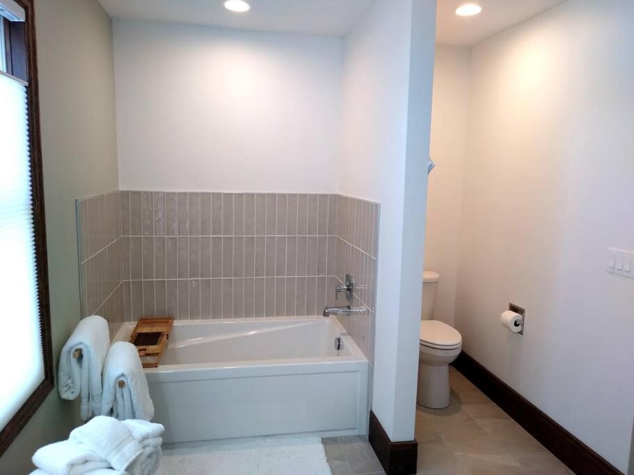 Luxurious Bozeman Villa with River access, near the famous Bozeman Hot Springs