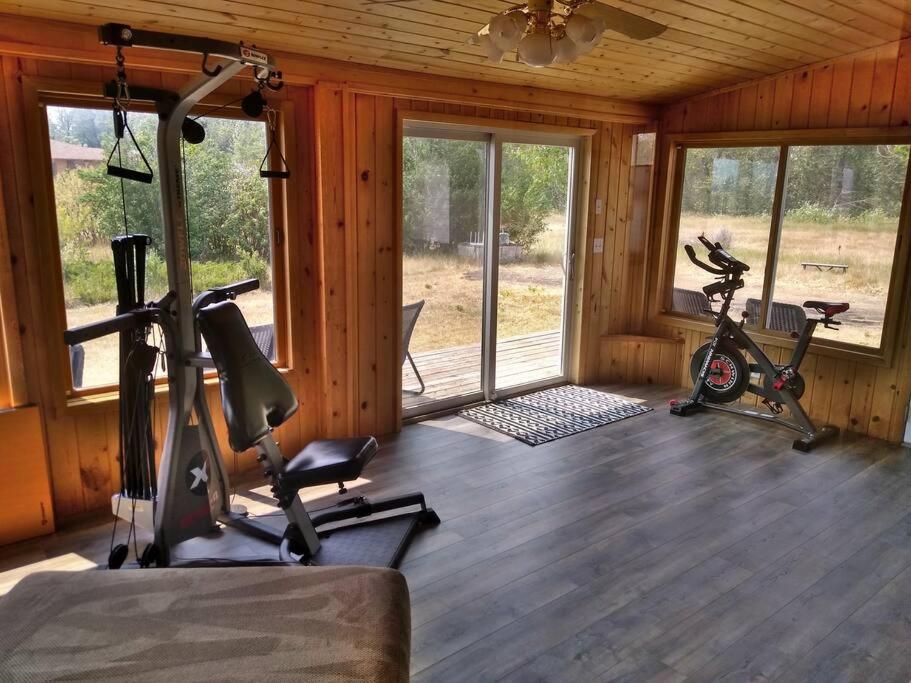 Luxurious Bozeman Villa with River access, near the famous Bozeman Hot Springs