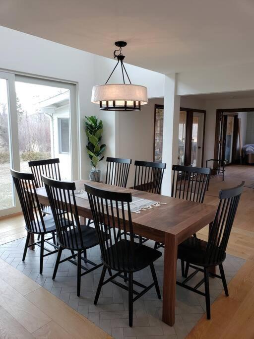 Luxurious Bozeman Villa with River access, near the famous Bozeman Hot Springs