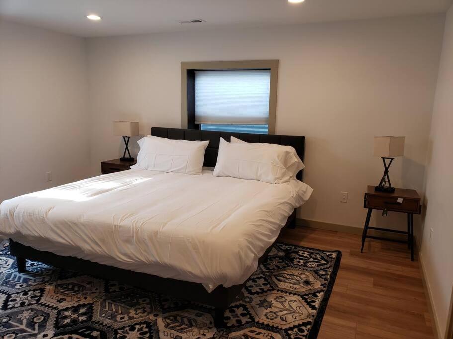 Luxurious Bozeman Villa with River access, near the famous Bozeman Hot Springs