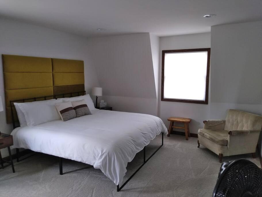 Luxurious Bozeman Villa with River access, near the famous Bozeman Hot Springs