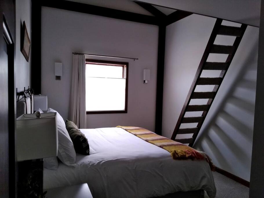 Luxurious Bozeman Villa with River access, near the famous Bozeman Hot Springs
