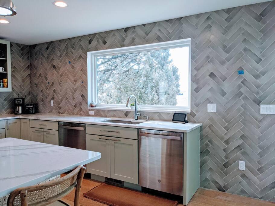 Luxurious Bozeman Villa with River access, near the famous Bozeman Hot Springs