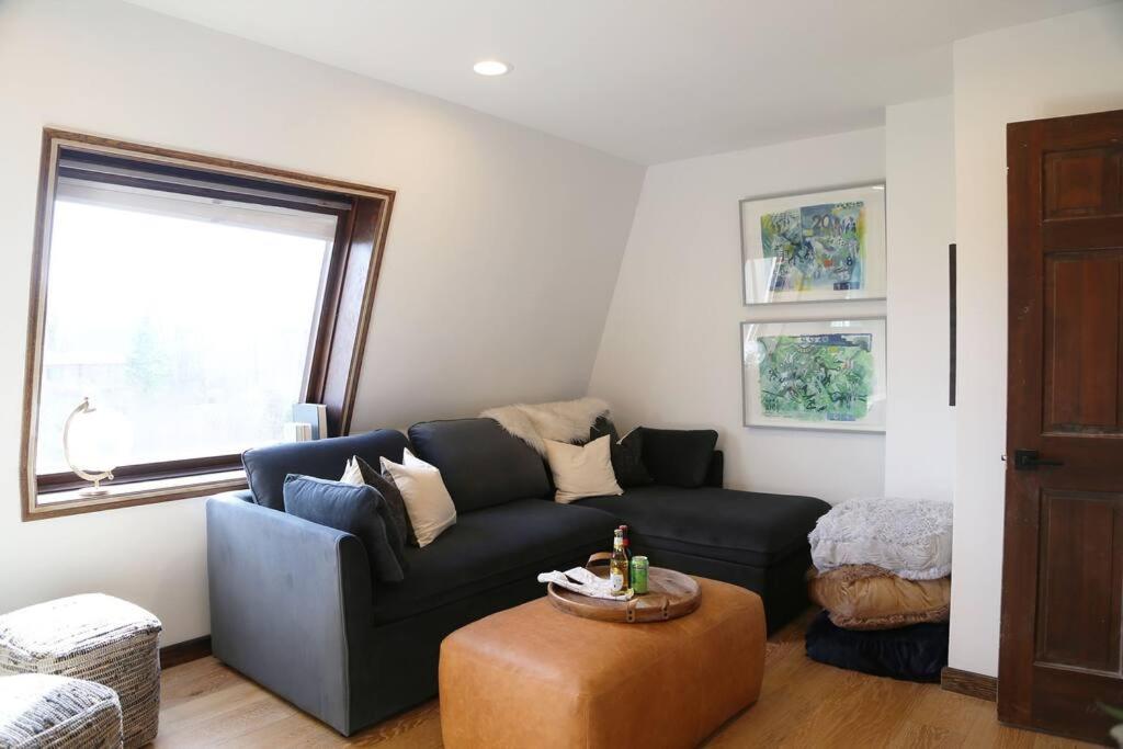 Luxurious Bozeman Villa with River access, near the famous Bozeman Hot Springs