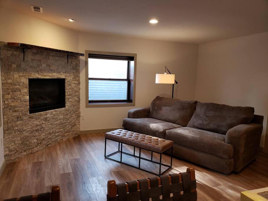 Luxurious Bozeman Villa with River access, near the famous Bozeman Hot Springs