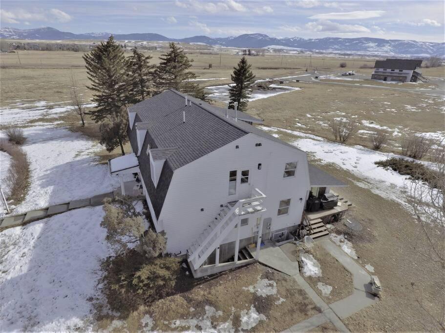 Luxurious Bozeman Villa with River access, near the famous Bozeman Hot Springs