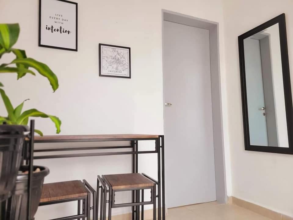Casa Roque Funes, ubicado en Cerro de las Rosas Córdoba, Ofrece, Asador, Pileta, Cercanias, Estadio Kempes, aeropuerto Ambrosio Taravella, Orfeo Superdomo,