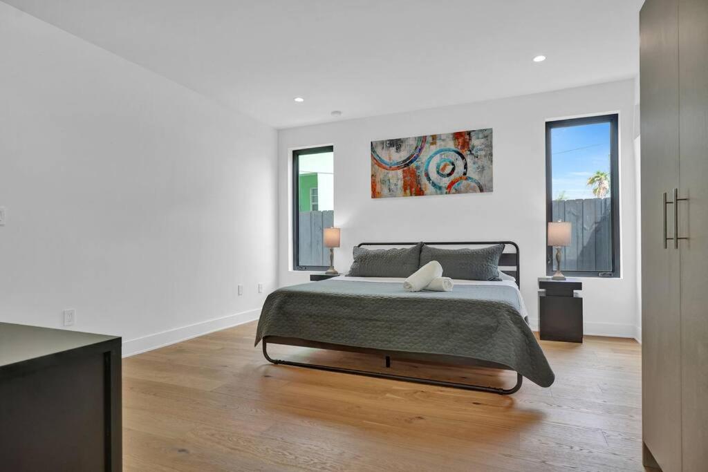 Design House -Heated Pool -Big Yard -Gated Parking
