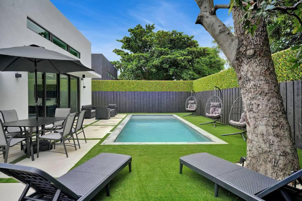 Design House -Heated Pool -Big Yard -Gated Parking