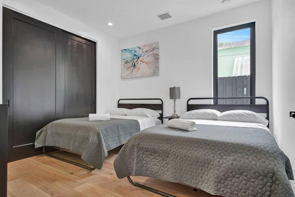 Design House -Heated Pool -Big Yard -Gated Parking