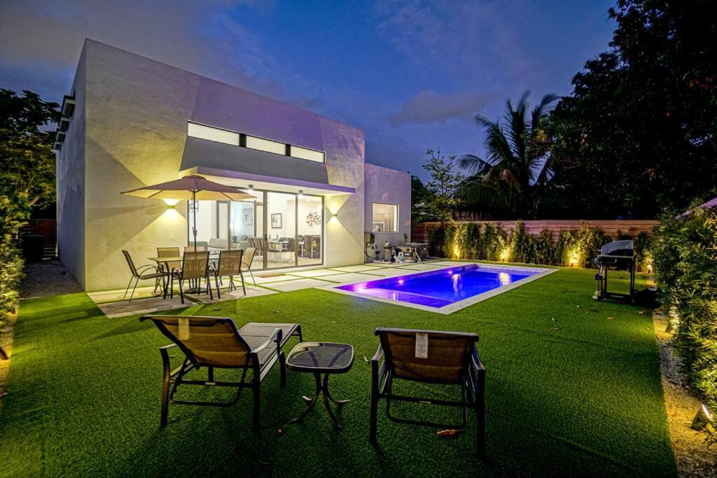 Design House -Heated Pool -Big Yard -Gated Parking