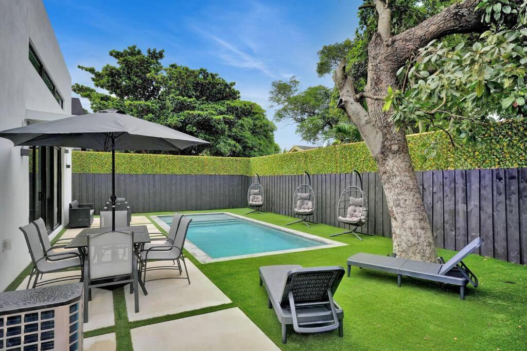 Design House -Heated Pool -Big Yard -Gated Parking