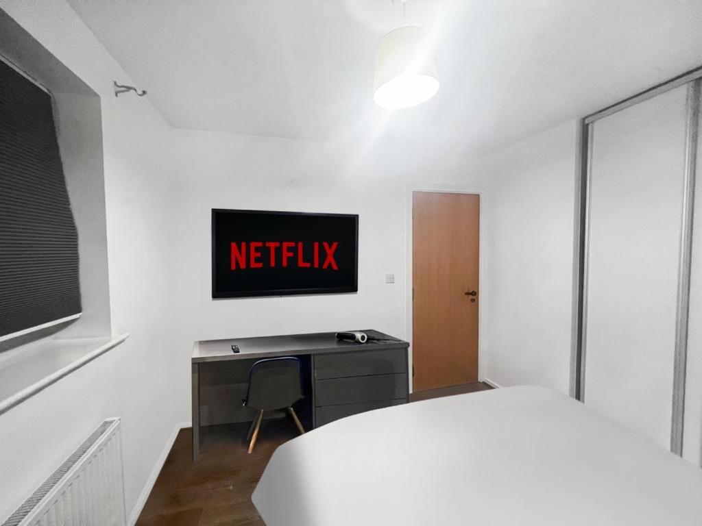 Private Rooms at Oxley Comfy House - Milton Keynes - Near M1 J14 view 4