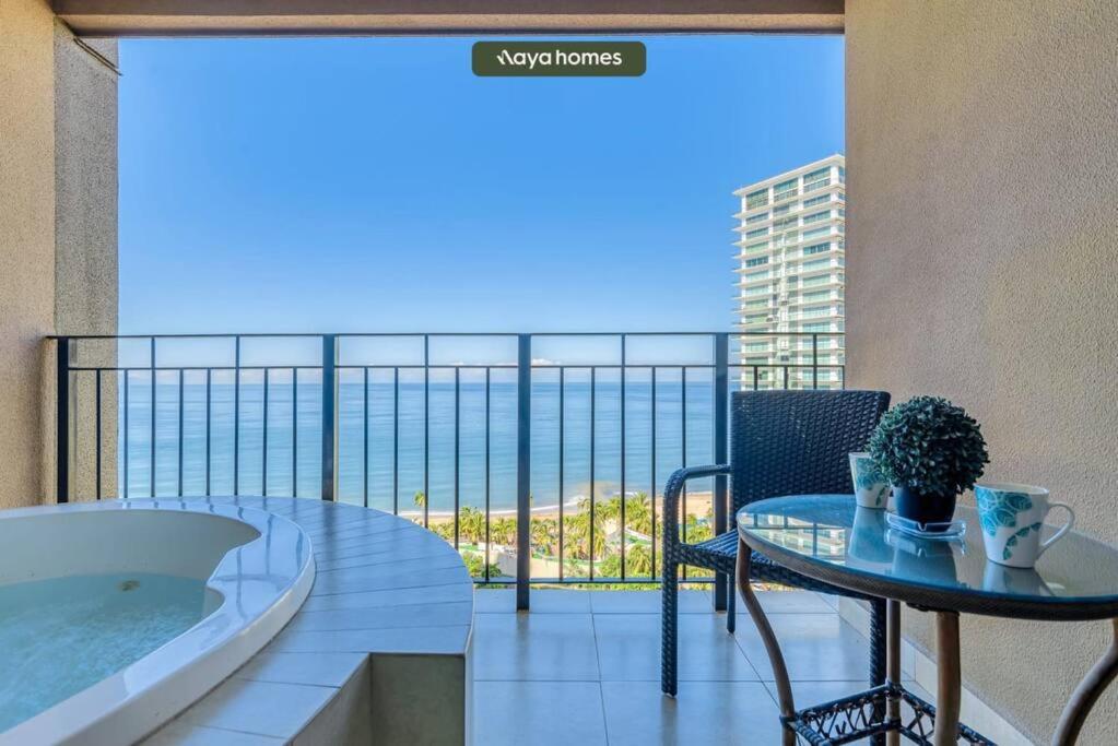 Beachfront Condo - Private Jacuzzi w/ Ocean View