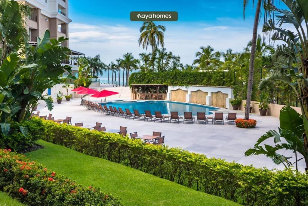 Beachfront Condo - Private Jacuzzi w/ Ocean View