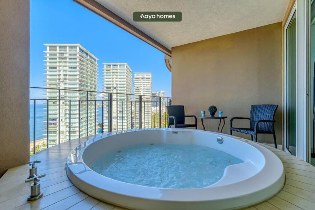 Beachfront Condo - Private Jacuzzi w/ Ocean View