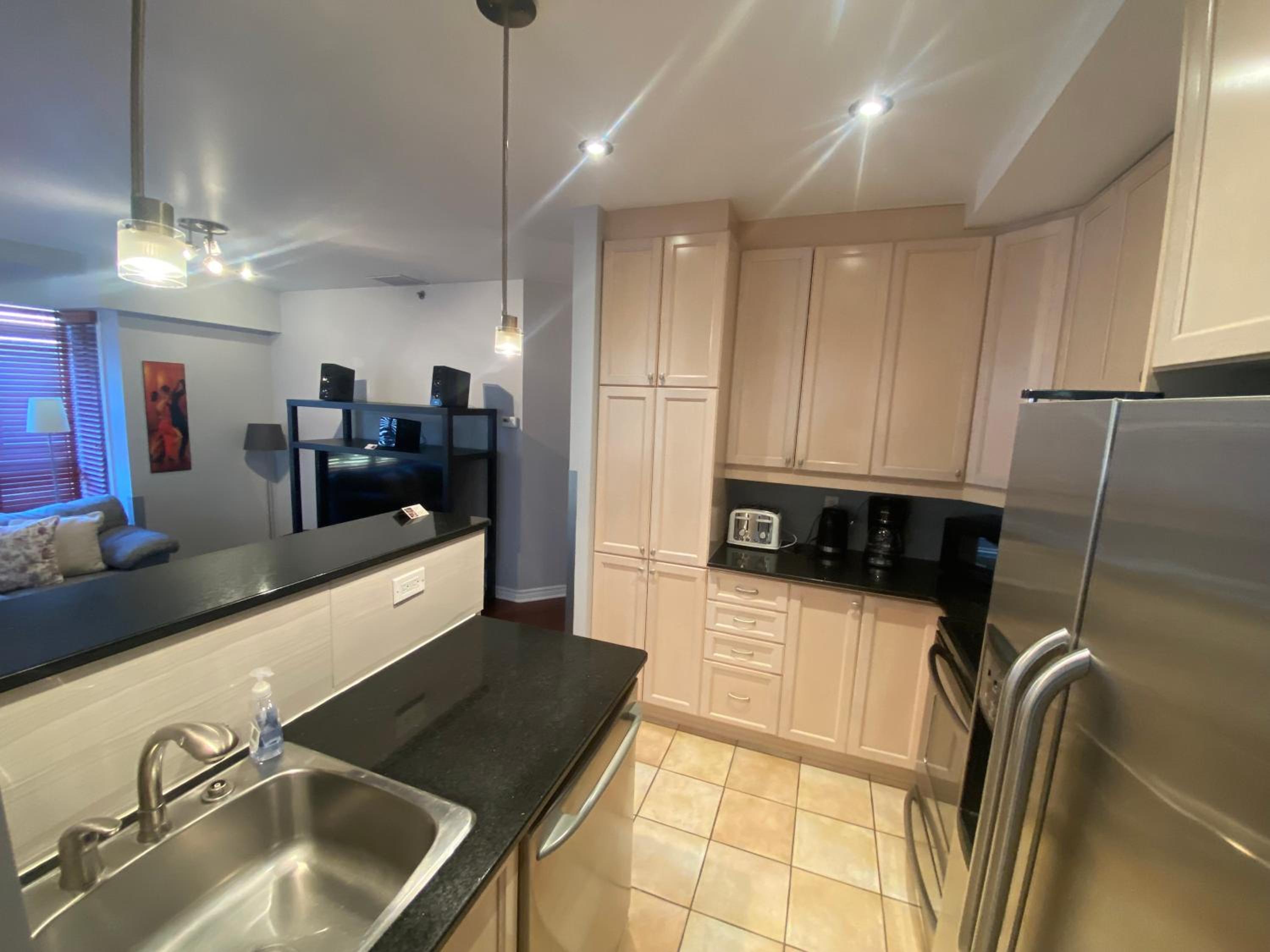 ApartHotelMontreal by Les Terrasses Saint Urbain 2225I2