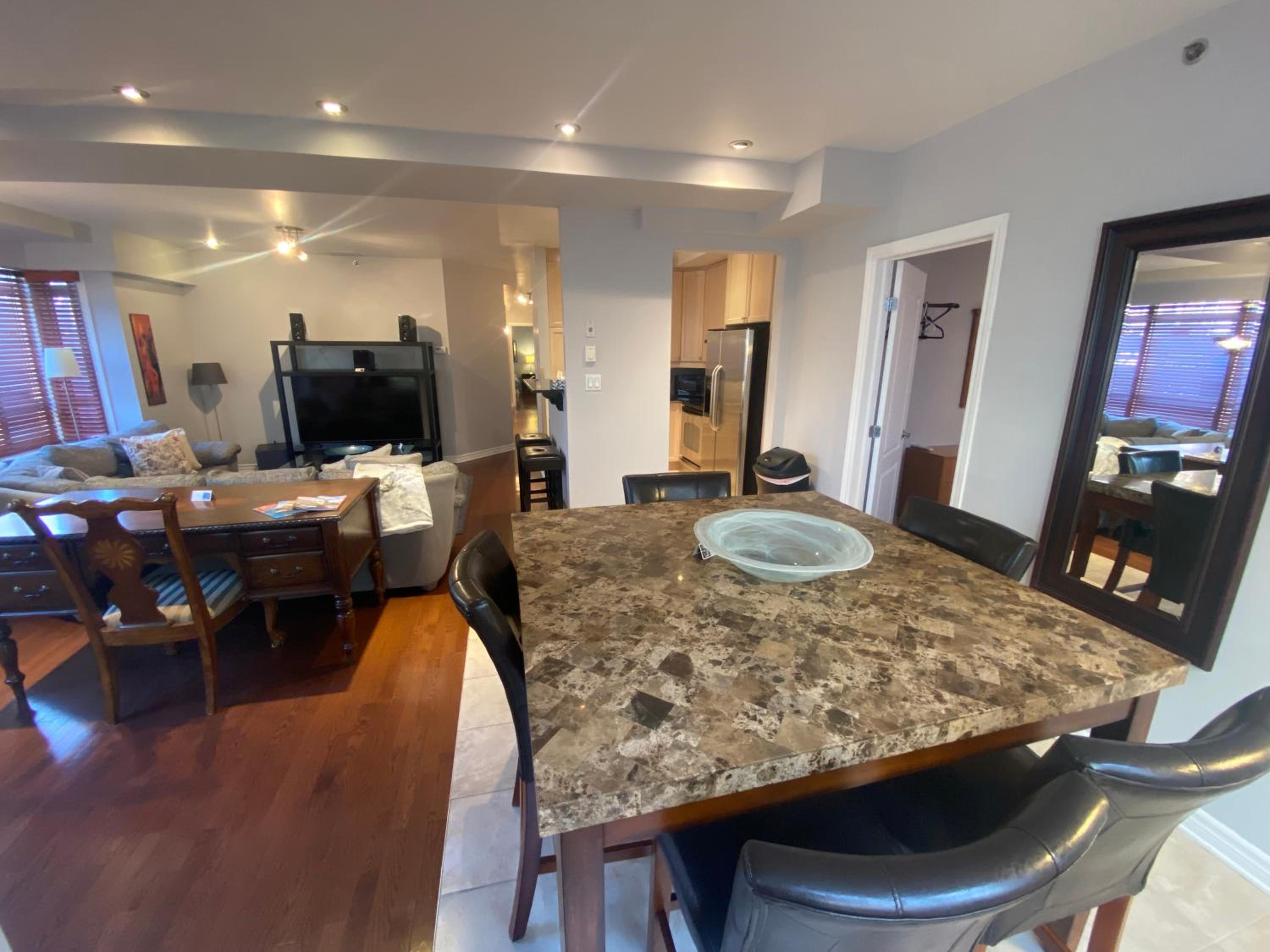 ApartHotelMontreal by Les Terrasses Saint Urbain 2225I2