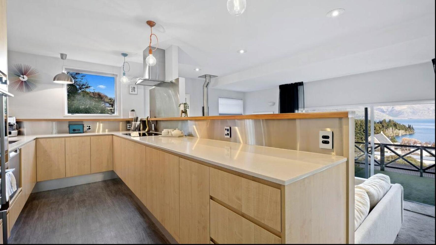 Central Town Habeke Apartment with Stunning Views view 5