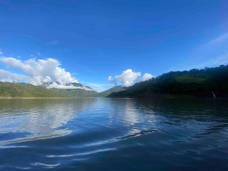 Casa Lanzo, montañas y lago
