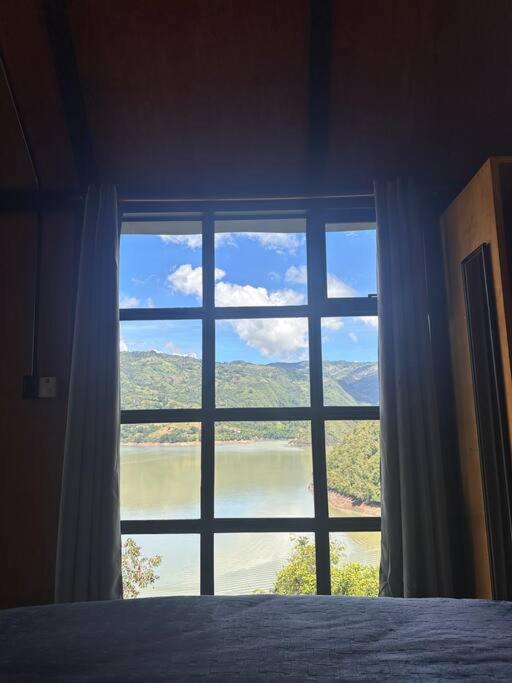 Casa Lanzo, montañas y lago