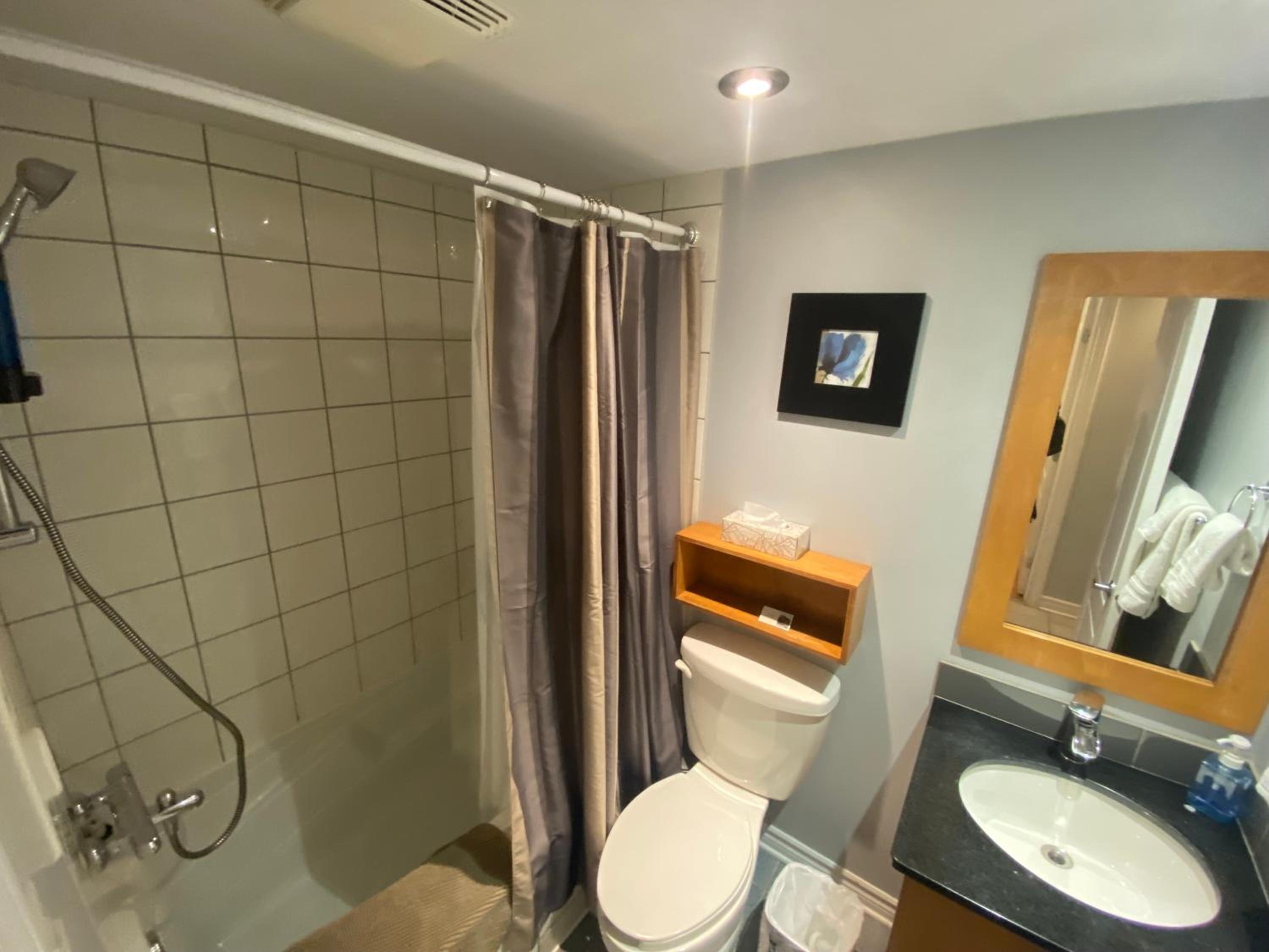 ApartHotelMontreal by Les Terrasses Saint Urbain 2225I2