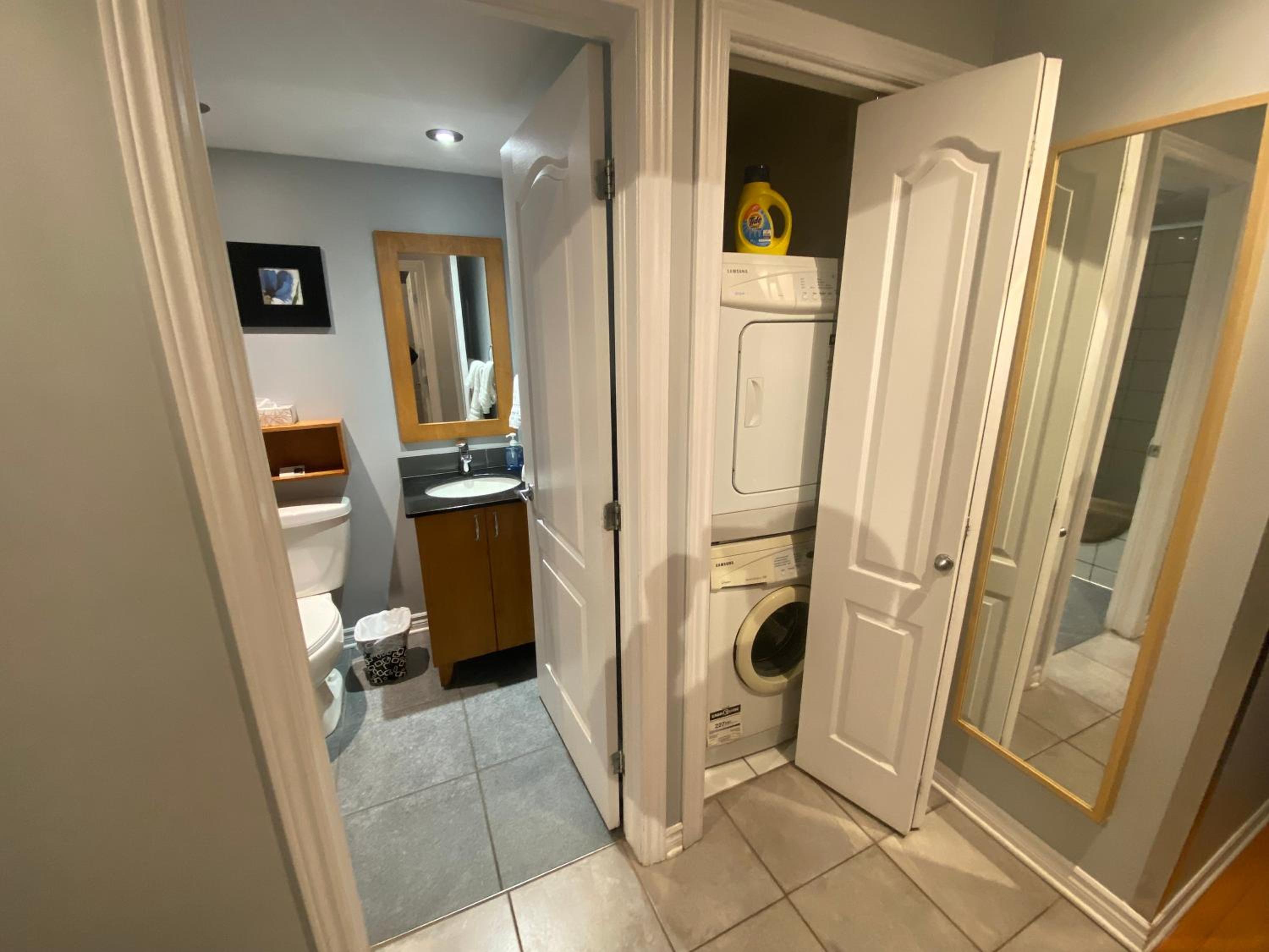 ApartHotelMontreal by Les Terrasses Saint Urbain 2225I2