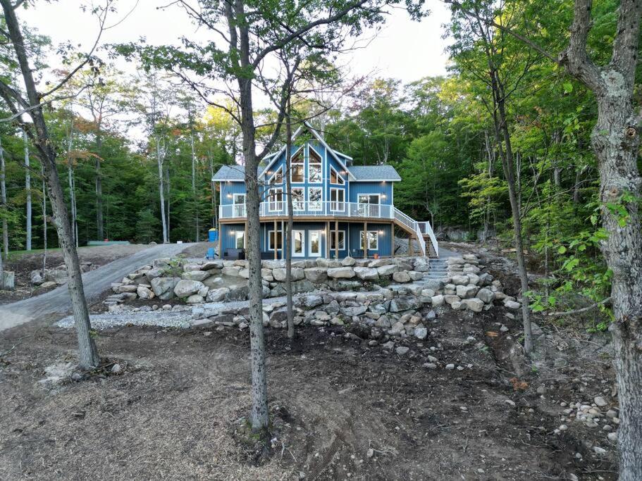 Luxury Waterfront Cottage on Little Doe Lake