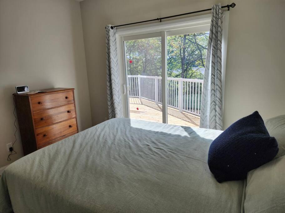 Luxury Waterfront Cottage on Little Doe Lake