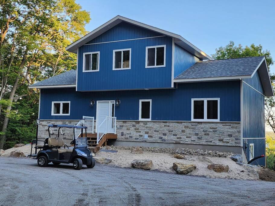 Luxury Waterfront Cottage on Little Doe Lake