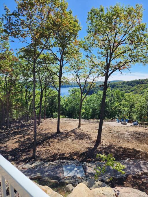 Luxury Waterfront Cottage on Little Doe Lake
