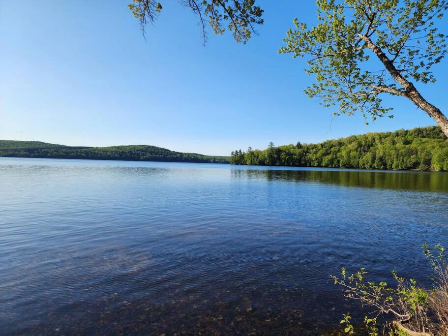 Luxury Waterfront Cottage on Little Doe Lake
