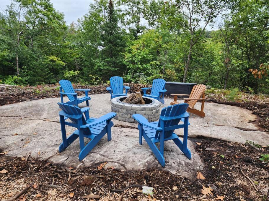 Luxury Waterfront Cottage on Little Doe Lake