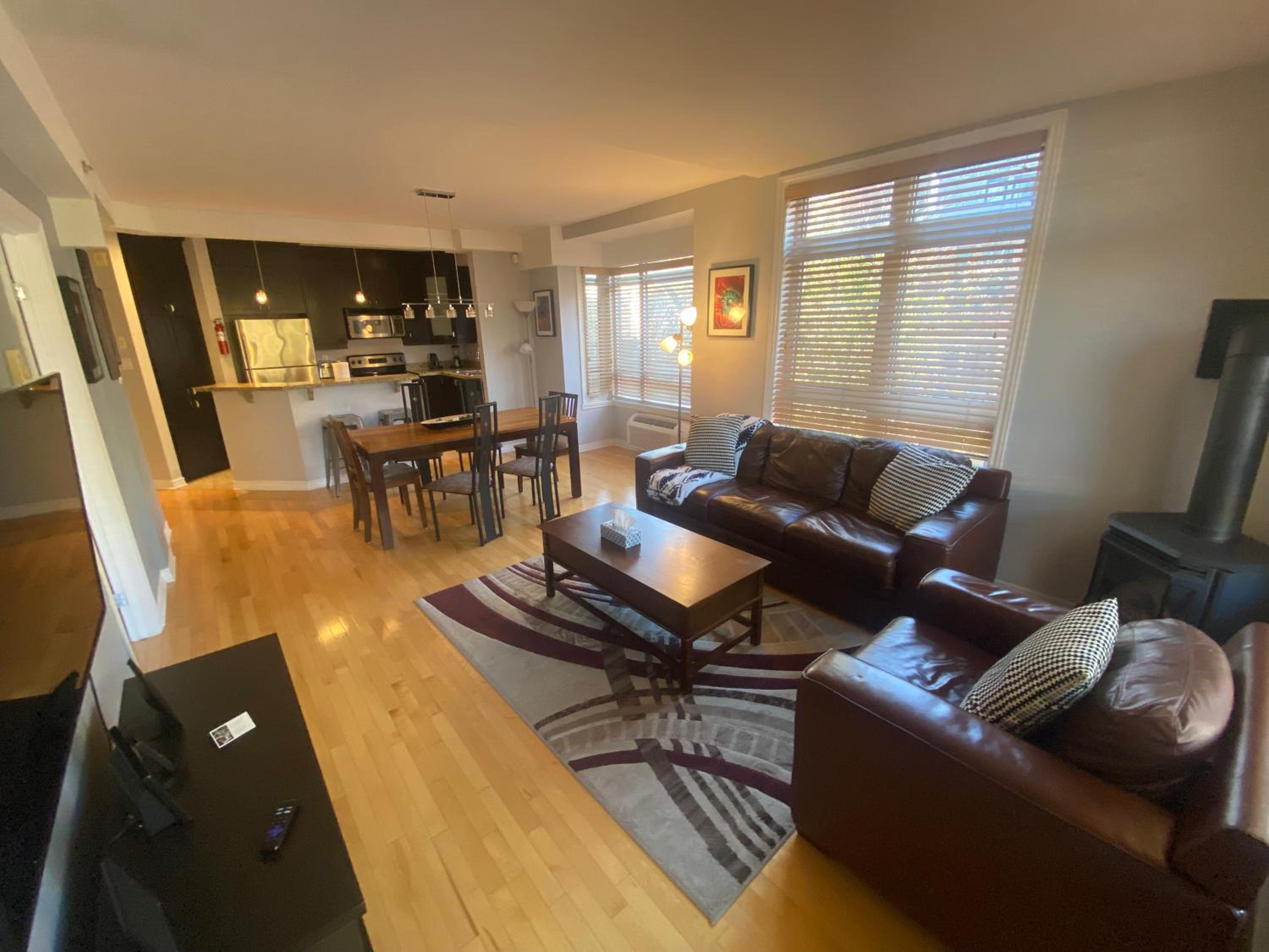 ApartHotelMontreal by Les Terrasses Saint Urbain 2225I2